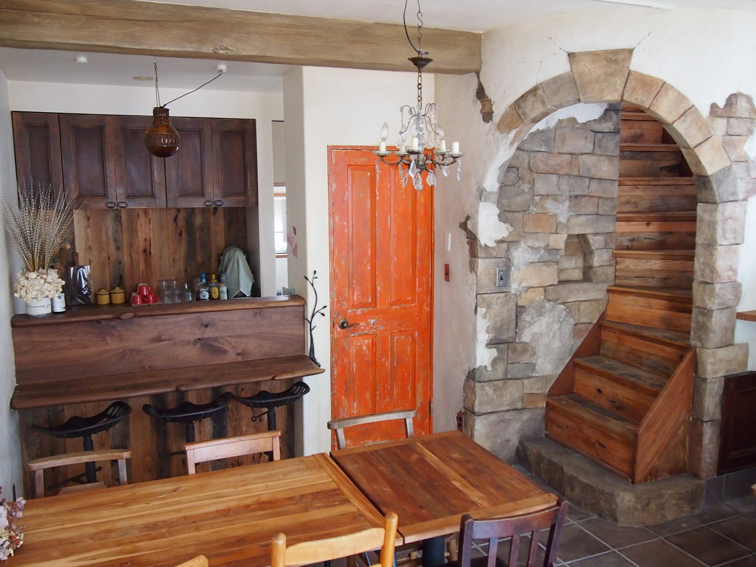 エイジング塗装を施した室内